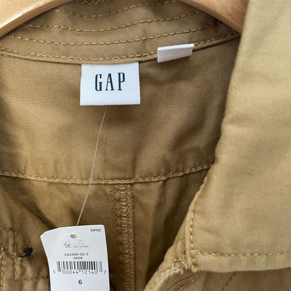 NWT GAP khaki long Sleeve Utility Jumpsuit (shorts for legs) - Picture 2 of 4